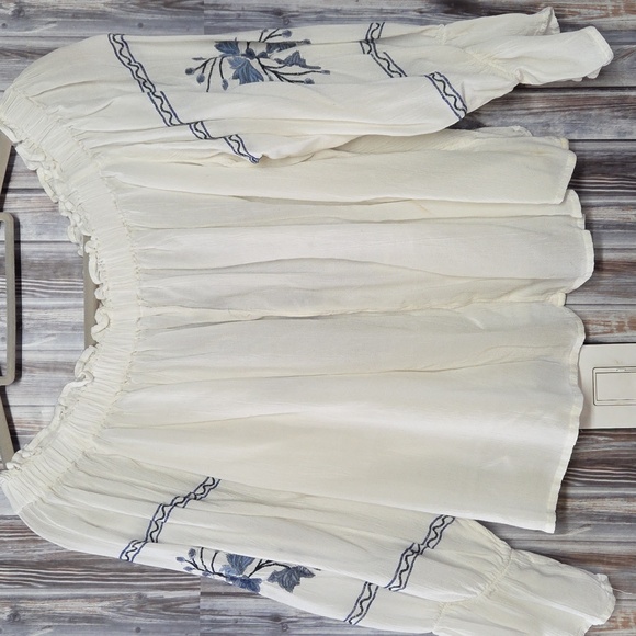 American Eagle Outfitters Off-Shoulder Blouse - Cream and Blue Size L - Picture 2 of 5
